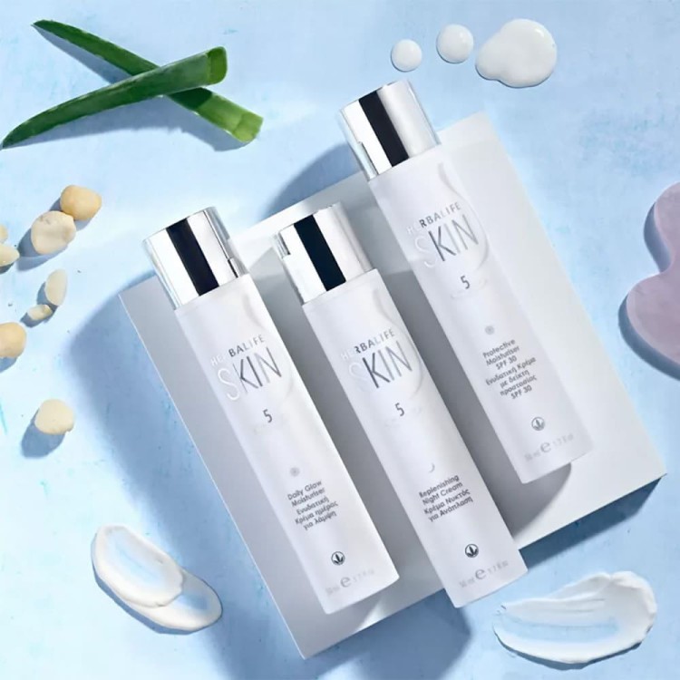 Herbalife SKIN Rozświetlający krem nawilżający na dzień