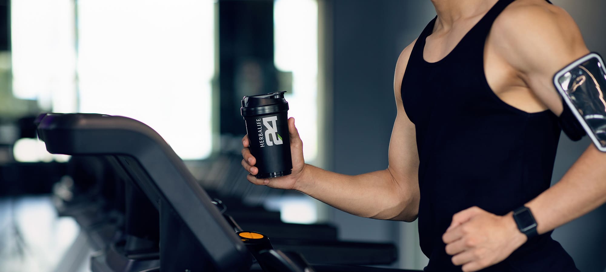 Supershaker Herbalife24 – shaker z komorą na proszek i kulką mieszającą